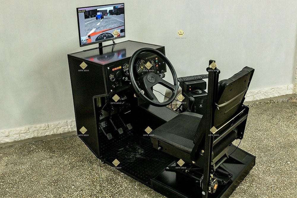 ТРЕНАЖЕР ВАНТАЖНОГО АВТОМОБІЛЯ КАМАЗ/КРАЗ ОДНОМОНІТОРНИЙ
